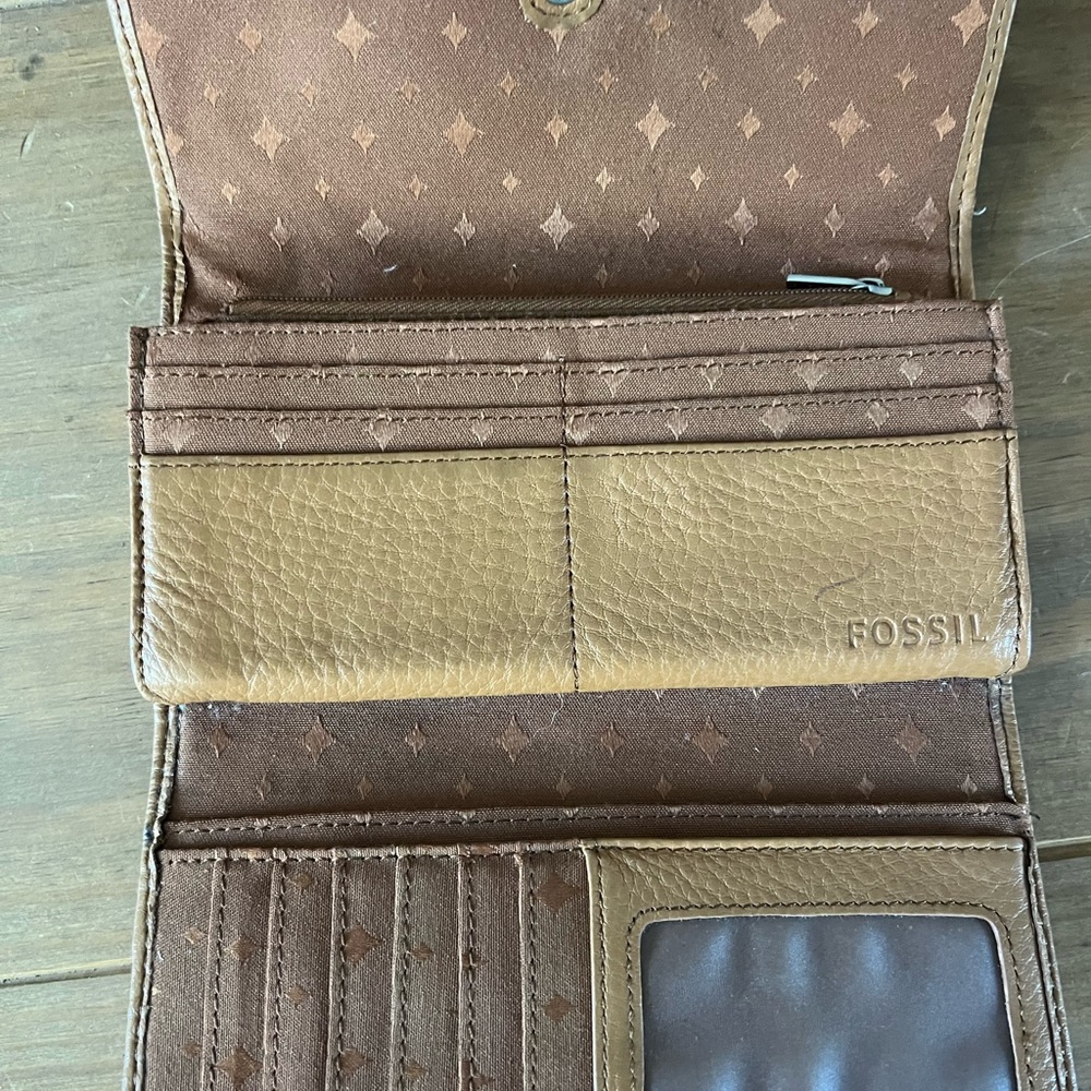 Fossil Checkbook Wallet In Very Good Condition. M… - image 3